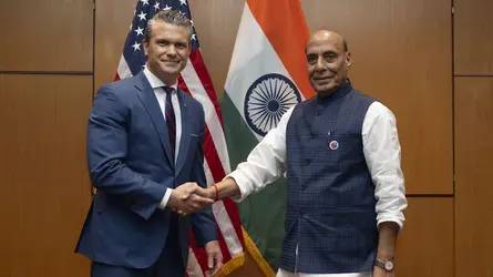 যুক্তরাষ্ট্র ও ভারতের মধ্যে ১০ বছরের প্রতিরক্ষা চুক্তি স্বাক্ষর