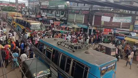 রোহিঙ্গা ক্যাম্পে চাকরিচ্যুত শিক্ষকদের সড়ক অবরোধ
