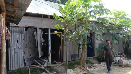 উলিপুরে বসতবাড়িতে হামলা-ভাঙচুরের অভিযোগ, আহত ৩