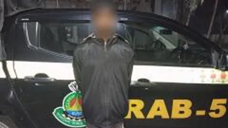 দুর্গাপুরে ১১৩ বোতল অবৈধ অ্যালকোহলসহ গ্রেফতার ১