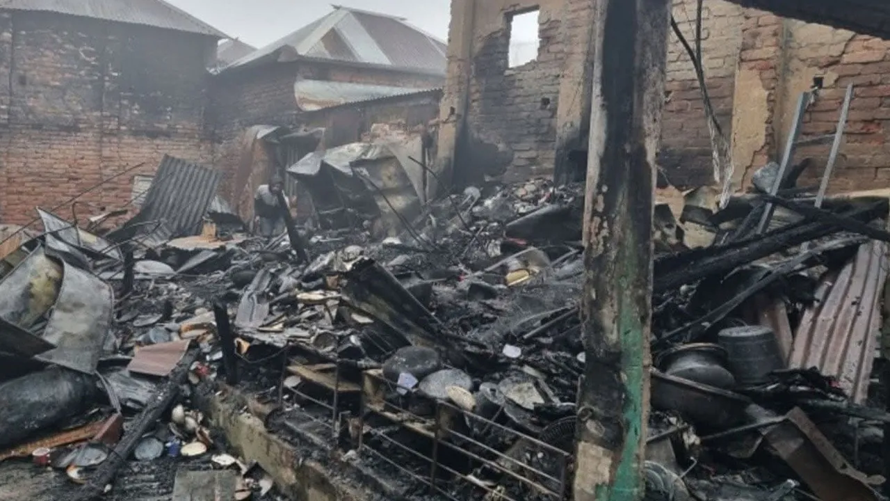রাজবাড়ীতে গোয়ালন্দ বাজারে ভয়াবহ আগুনে ৫ কোটি টাকার ক্ষয়ক্ষতি