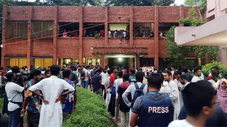 জাকসু নির্বাচনের ফলাফল দ্রুত ঘোষণার দাবিতে শিক্ষার্থীদের অবস্থান