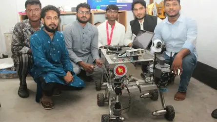 ‘হেক্সাগার্ড রোভার’ রোবটের উদ্ভাবক তরুণ জিহাদের পাশে তারেক রহমান