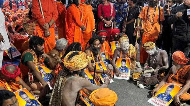 এবার ধর্মীয় গুরুদের নিয়ে বাংলাদেশ ডেপুটি হাইকমিশনে হাজির বিজেপি নেতা