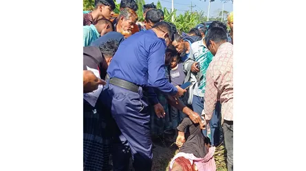 বাকেরগঞ্জে সড়কের পাশ থেকে লাশ উদ্ধার