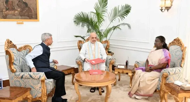 ভারতের রাষ্ট্রপতির সাথে সাক্ষাৎ দেশটির শীর্ষ দুই মন্ত্রীর