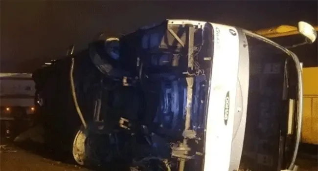 ইরানে বাস উল্টে ২১ জন নিহত