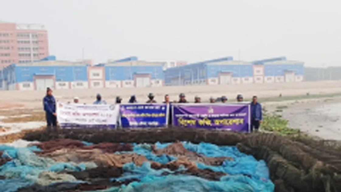 মেঘনায় যৌথ বাহিনীর অভিযান, গজারিয়ায় দেড় কোটি টাকার অবৈধ জাল ধ্বংস