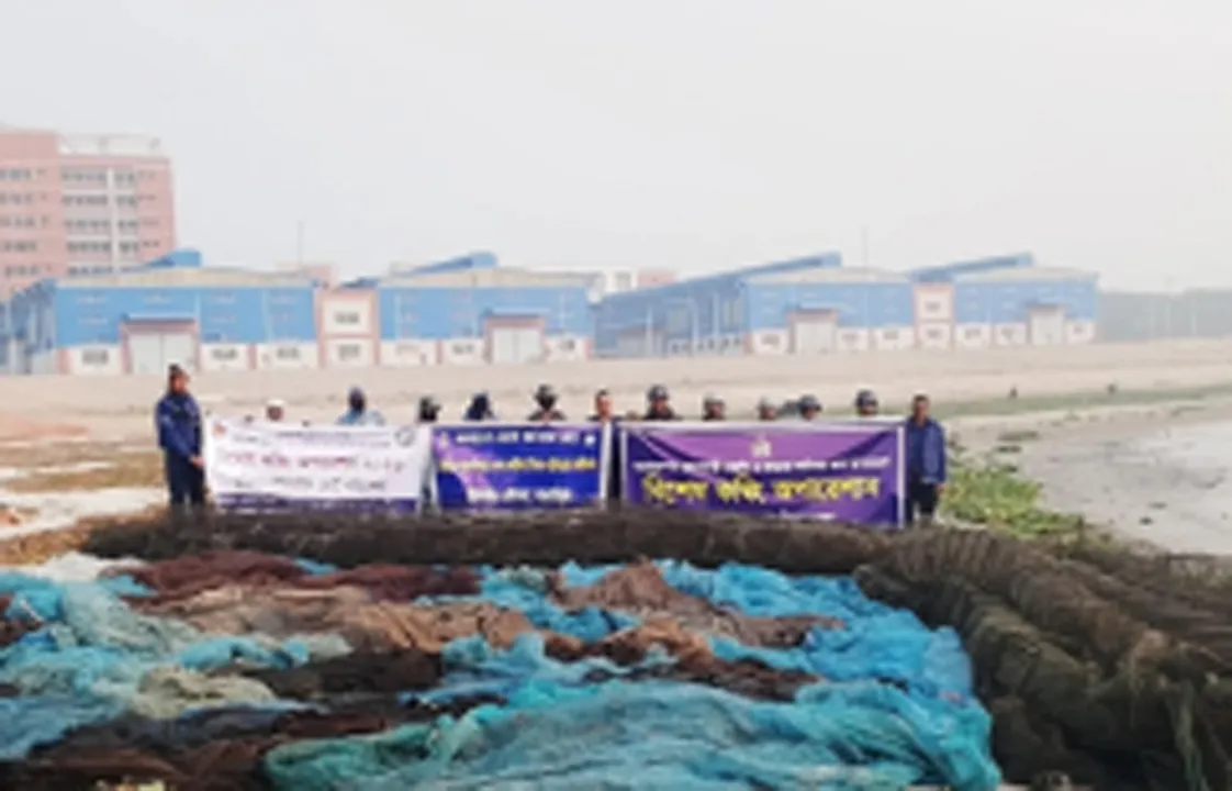 মেঘনায় যৌথ বাহিনীর অভিযান, গজারিয়ায় দেড় কোটি টাকার অবৈধ জাল ধ্বংস