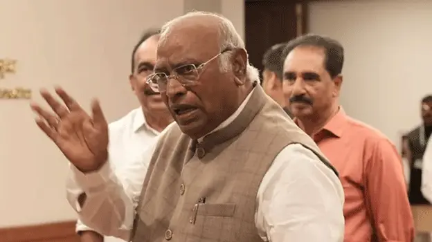 ভারতে সুপ্রিম কোর্টের ওয়াকফ রায়কে ঘিরে রাজনৈতিক প্রতিক্রিয়া কী