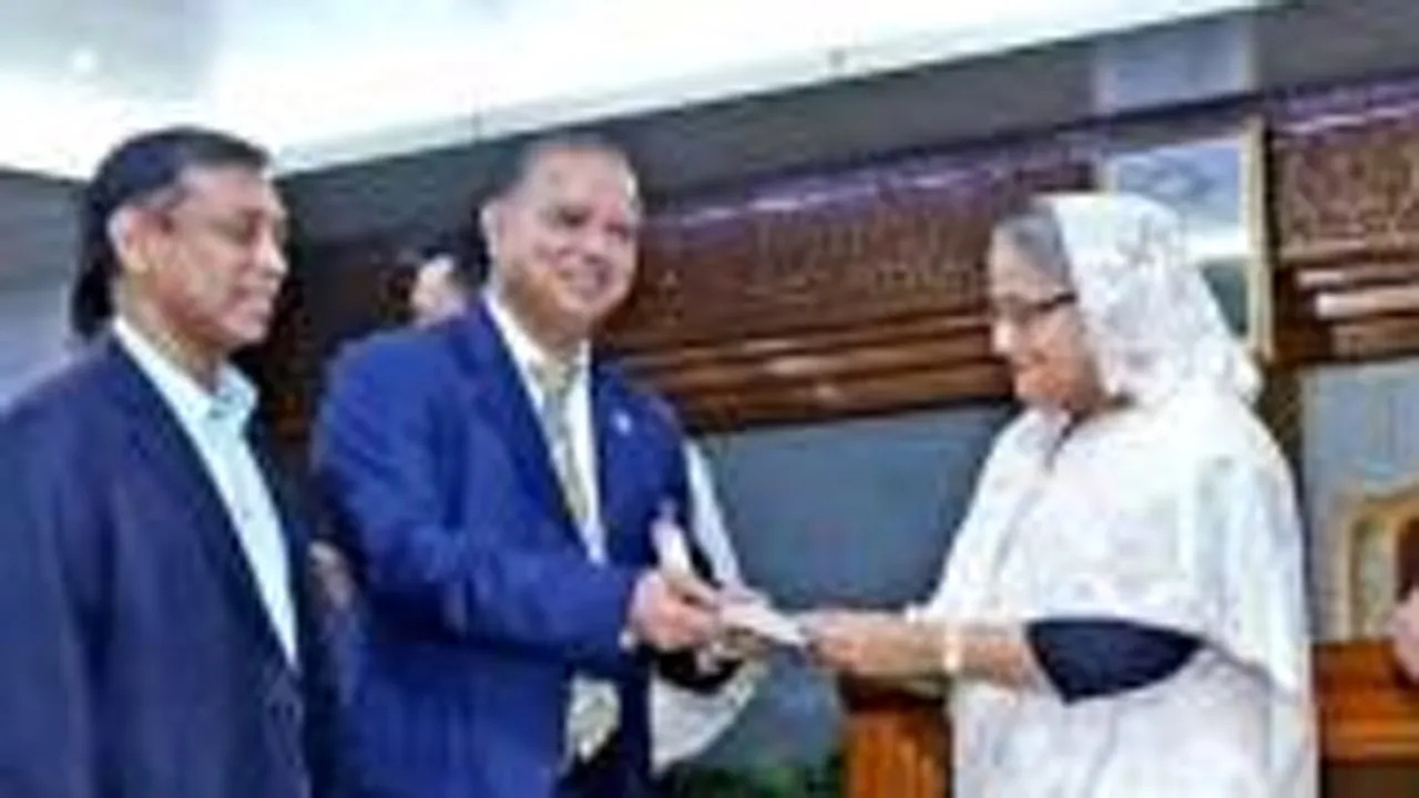 বানারীপাড়ায় আওয়ামী লীগ নেতা মোয়াজ্জেম হোসেন বাবুল গ্রেফতার