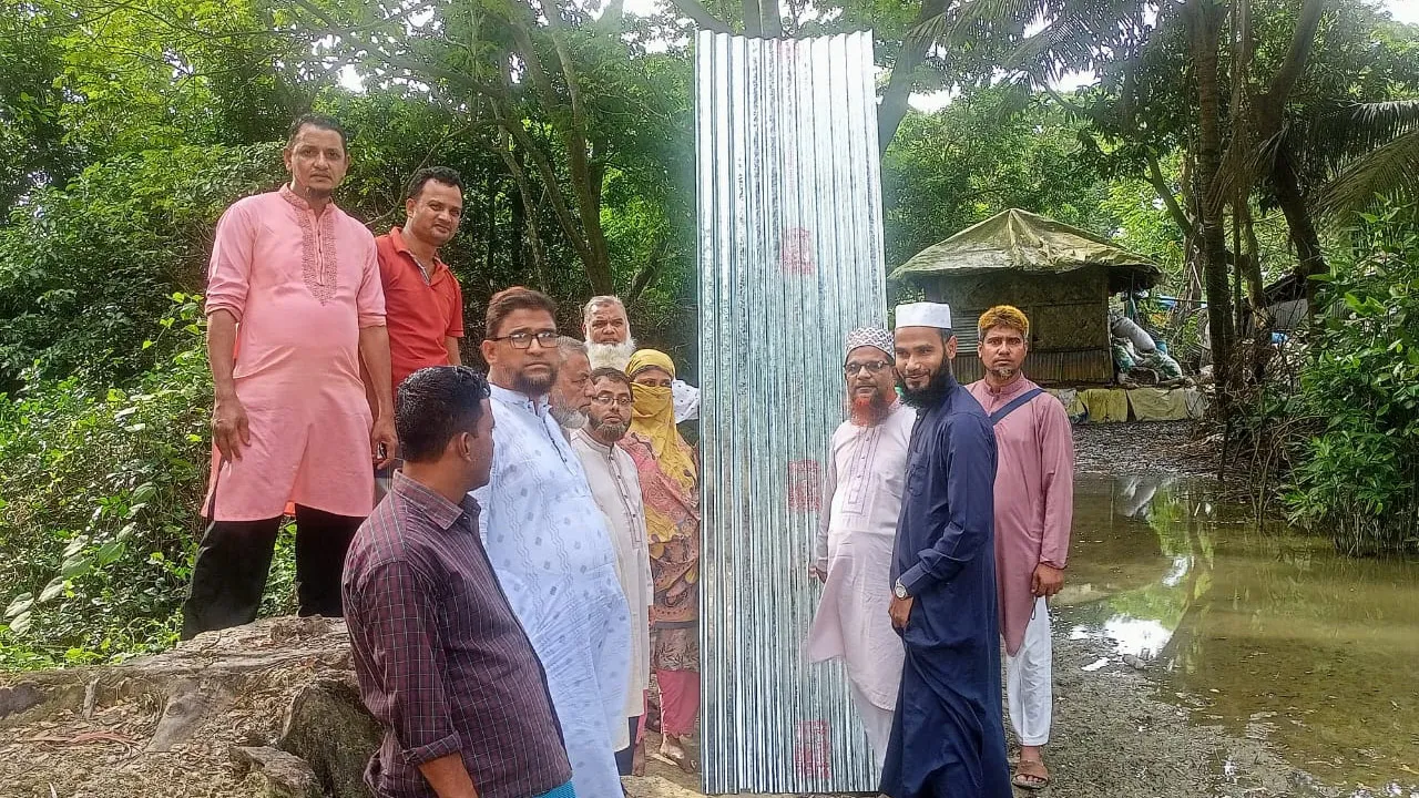 জোরারগঞ্জ থানা জামায়াতের উদ্যোগে ঢেউটিন বিতরণ