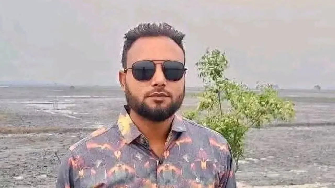 তালায় বাসের ধাক্কায় নিহত ১