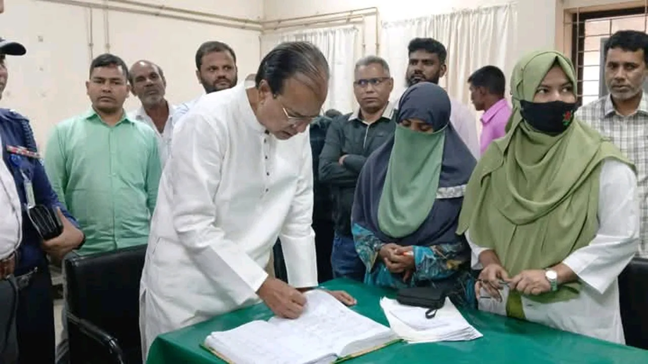 হাসপাতালে অব্যবস্থাপনা, ৬ ঘণ্টার আল্টিমেটাম ত্রাণ মন্ত্রীর