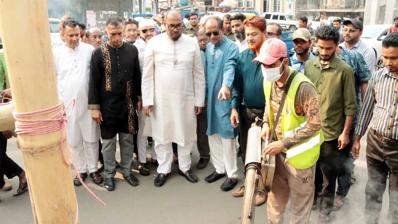 সিলেট নগরীতে বিশেষ মশক নিধন অভিযান উদ্বোধন