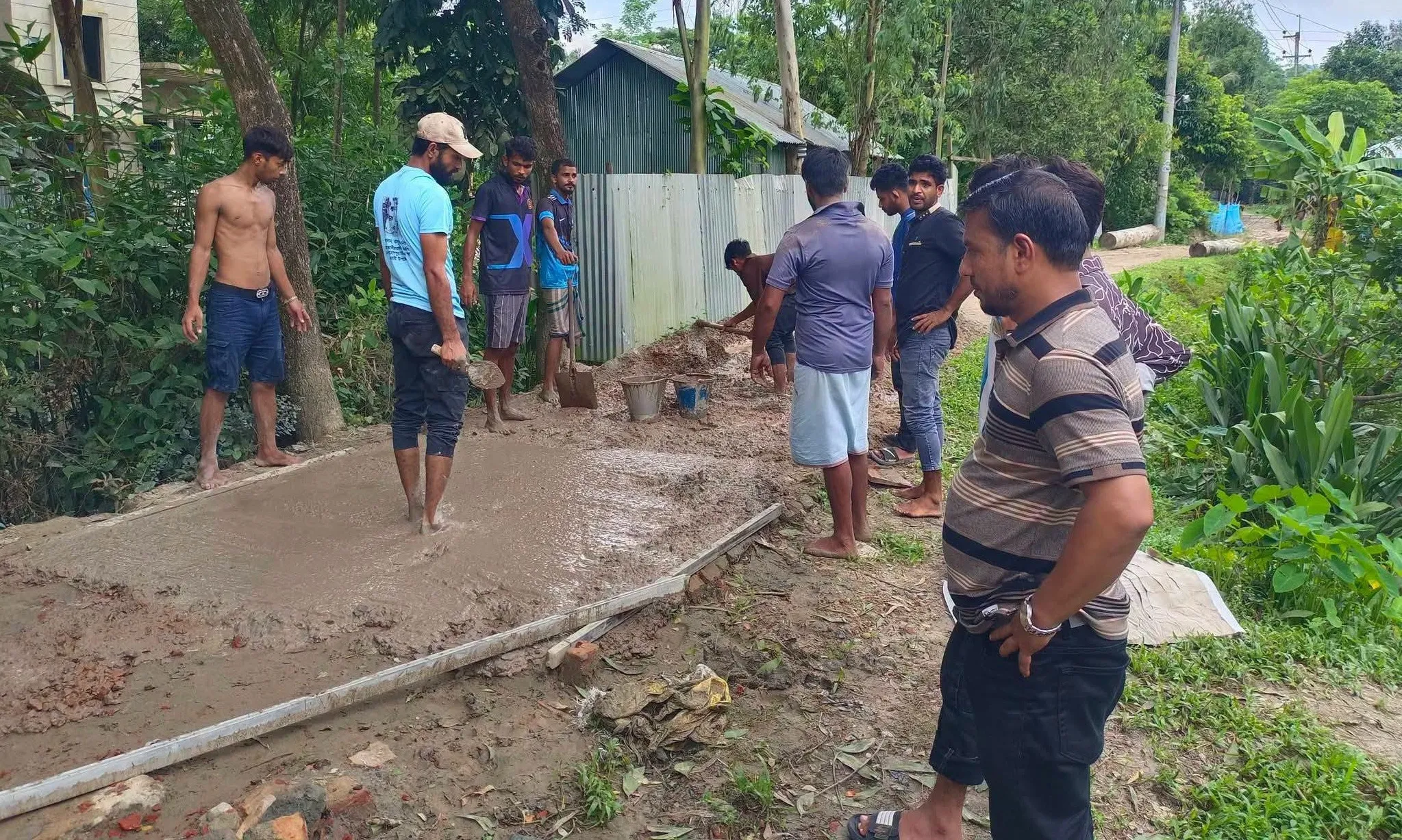 মিরসরাইয়ে নিজ অর্থে রাস্তা সংস্কার করলেন যুবদল নেতা