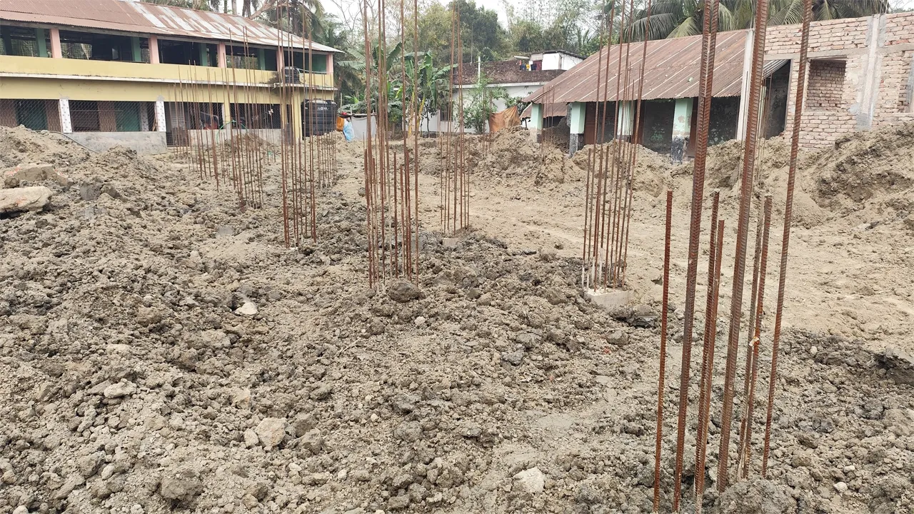 মোরেলগঞ্জে চাঁদা না দেয়ায় মাদরাসার ভবন নির্মাণ কাজ বন্ধ