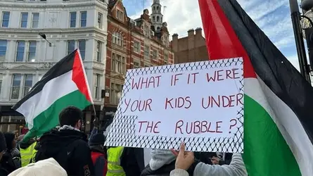 ফিলিস্তিনের সমর্থনে শান্তিপূর্ণ বিক্ষোভে ব্রিটিশ পুলিশের সীমাবদ্ধতা আরোপ