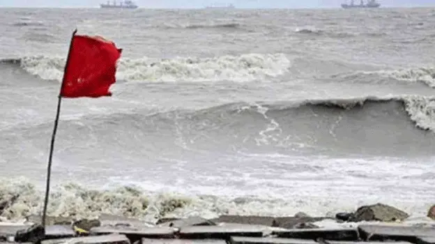 বঙ্গোপসাগরে লঘুচাপ, সমুদ্রবন্দরে ৩ নম্বর সতর্ক সঙ্কেত