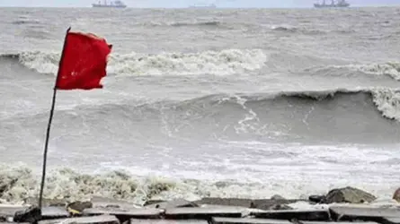 বঙ্গোপসাগরে লঘুচাপ, সমুদ্রবন্দরে ৩ নম্বর সতর্ক সঙ্কেত