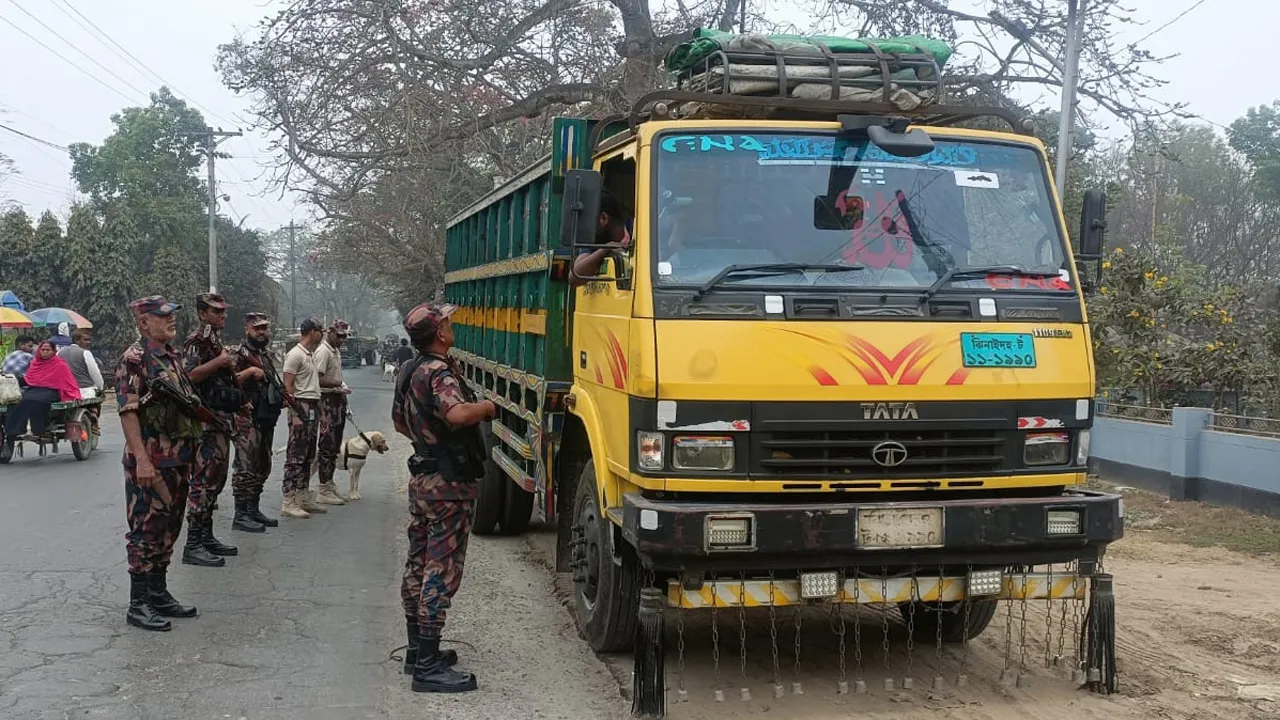 চুয়াডাঙ্গা সীমান্তে জ্বালানি তেল পাচার রোধে বিজিবির টহল ও তল্লাশি জোরদার