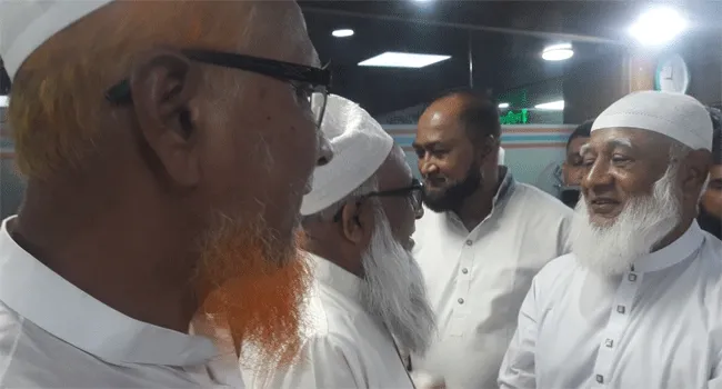 জামায়াত আমিরকে দেখতে ইবনে সিনা হাসপাতালে খেলাফত মজলিস নেতারা