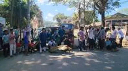 বান্দরবানে ইনকিলাব মঞ্চের নেতাকর্মীদের পুলিশ সুপার কার্যালয় ঘেরাও