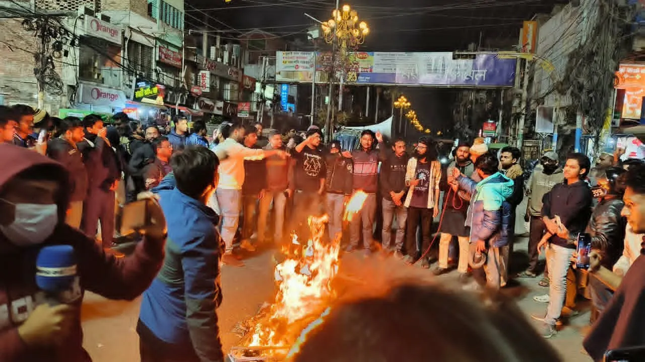 হাদির হত্যাকারীদের বিচারের দাবিতে রাজশাহীতে বিক্ষোভ