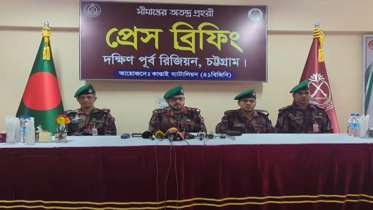 রাঙ্গামাটিতে বিপুল পরিমাণ চোরাচালানি পণ্য জব্দ করেছে বিজিবি, গ্রেফতার ২৯