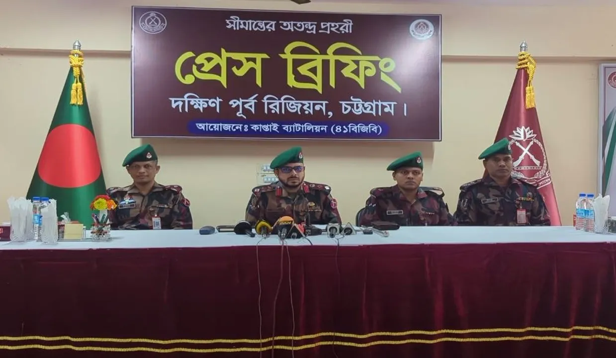 রাঙ্গামাটিতে বিপুল পরিমাণ চোরাচালানি পণ্য জব্দ করেছে বিজিবি, গ্রেফতার ২৯