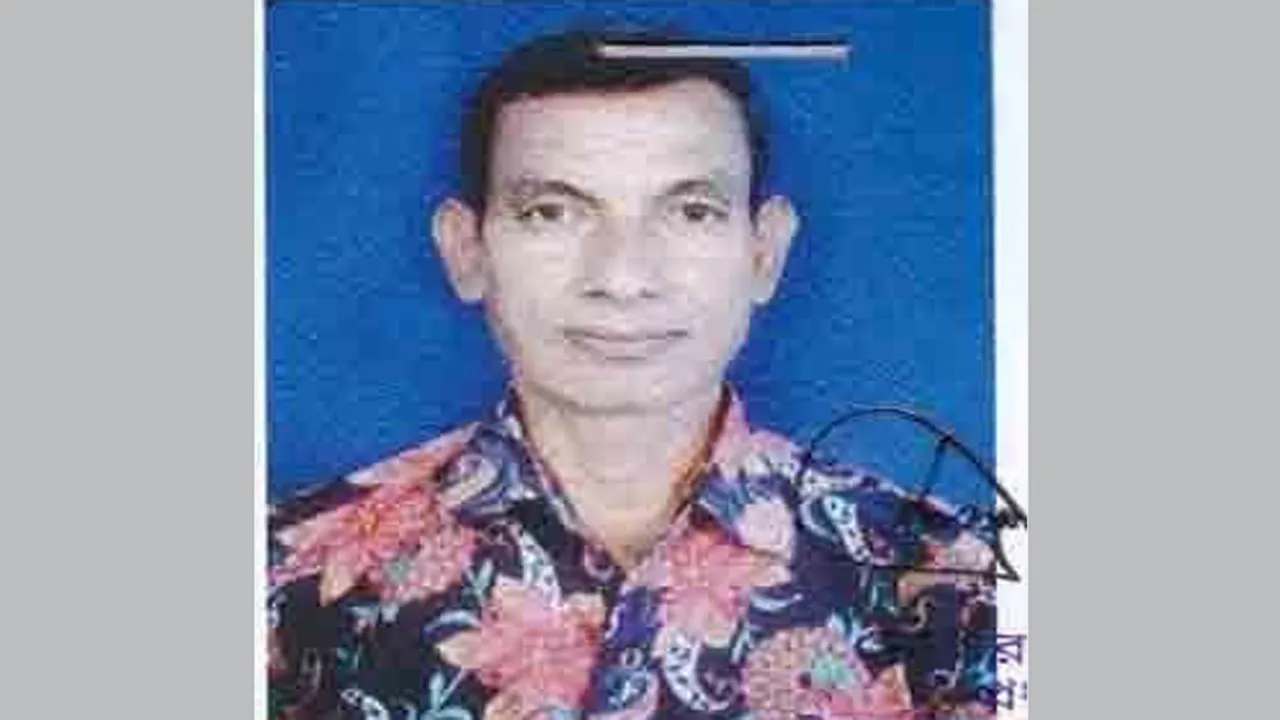 পুঠিয়ায় ডাম্প ট্রাক কেড়ে নিল শিক্ষকের প্রাণ