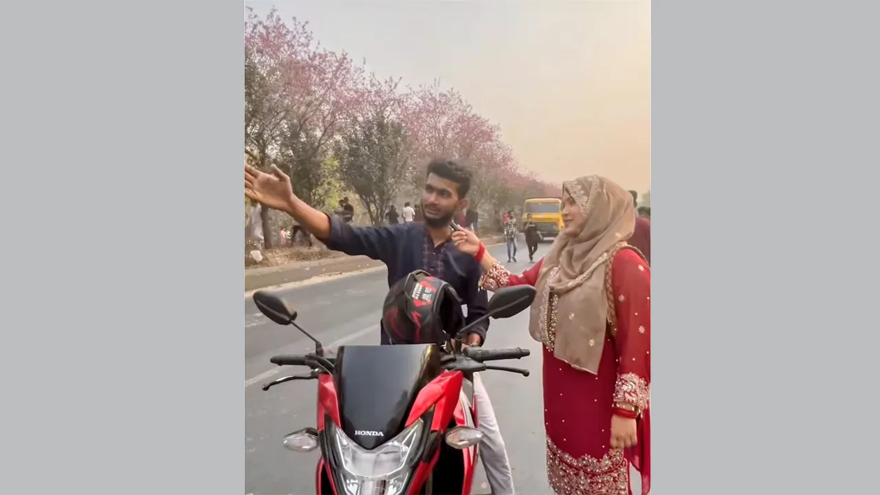 ঢাকা-ময়মনসিংহ মহাসড়কে ফুল দেখতে মানুষের ভিড়, দুর্ঘটনার শঙ্কা