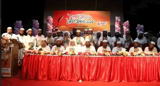 লেখক ফোরাম পদক পেলেন তিন গুণী লেখক, পুরস্কার পেলেন ৩০ জন