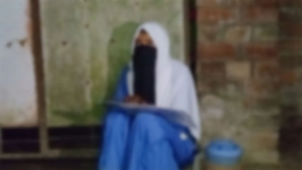চুয়াডাঙ্গায় বিয়ের দাবিতে প্রেমিকের বাড়িতে এসএসসি পরীক্ষার্থী, ধর্ষণ মামলায় অভিযুক্ত প্রেমিক