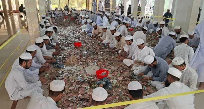পাগলা মসজিদের দানবাক্সে মিলল ২৮ বস্তা টাকা, চলছে গণনা