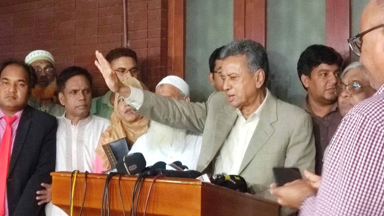কোনো মহামানবকে দায়িত্ব দেয়ার জন্য মানুষ আন্দোলন-সংগ্রাম করে নাই