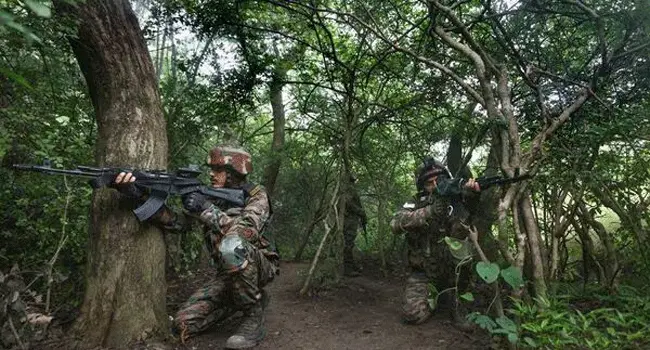 কাশ্মির সীমান্তে ২ উগ্রবাদীকে হত্যার দাবি ভারতীয় সেনাদের