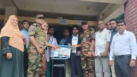 বন্যায় কবলিতদের মাঝে বাংলাদেশ সেনাবাহিনীর ফ্রি চিকিৎসা সেবা
