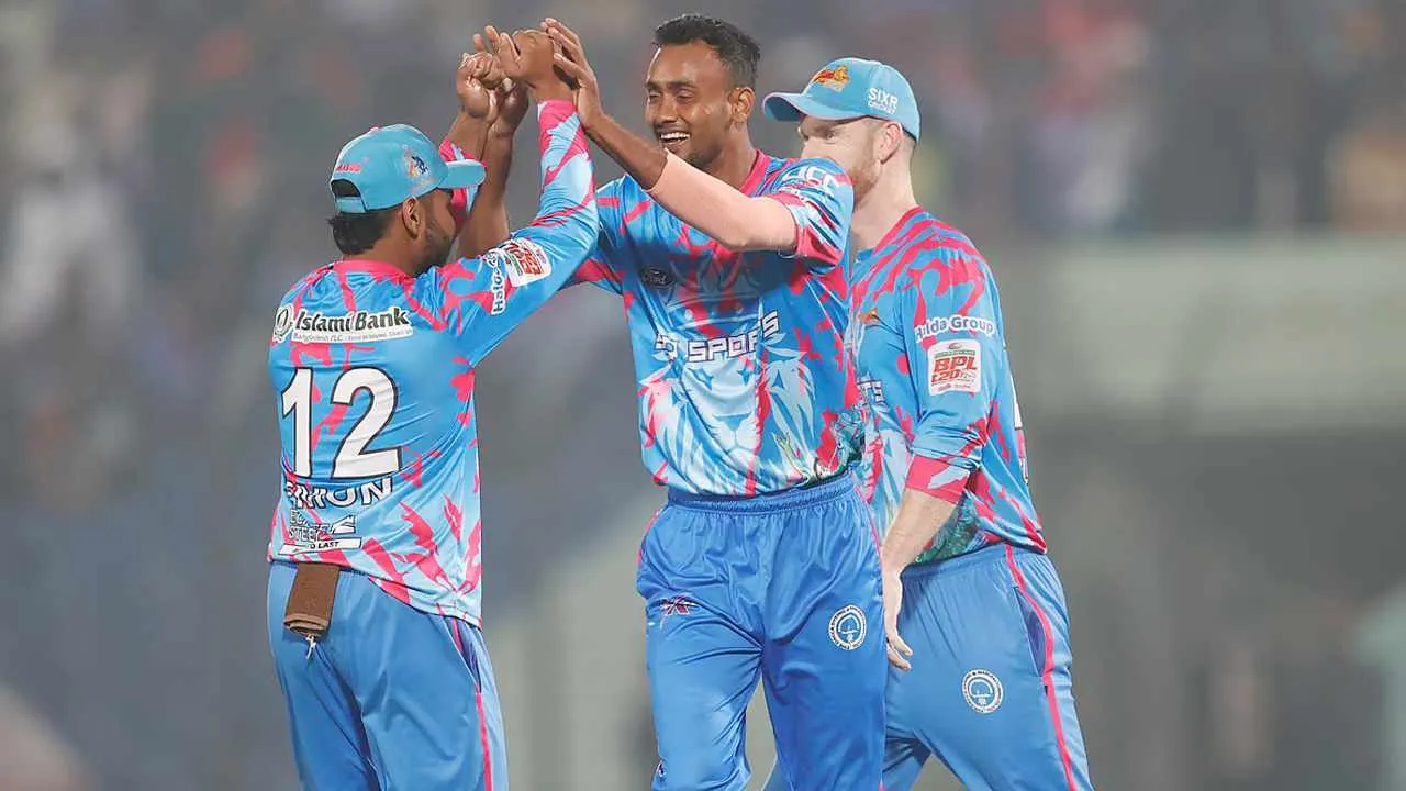 আবারো বিপিএল বিতর্ক, পুরো টাকা পাননি জাতীয় দলের ক্রিকেটাররাও