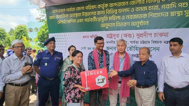 সরকার পার্বত্য চট্টগ্রামের শান্তি প্রতিষ্ঠায় কাজ করে যাচ্ছে