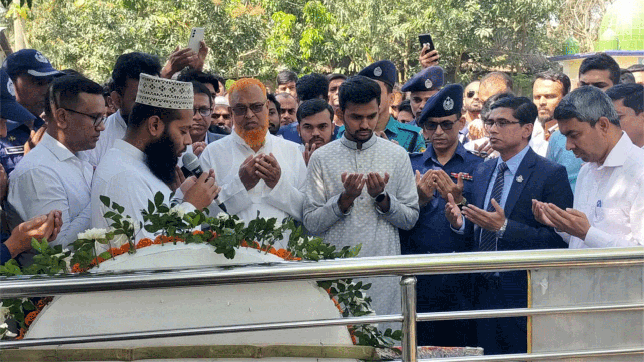 শহীদ আবরার ফাহাদ মসজিদের সম্প্রসারণ কাজের উদ্বোধন করলেন আসিফ