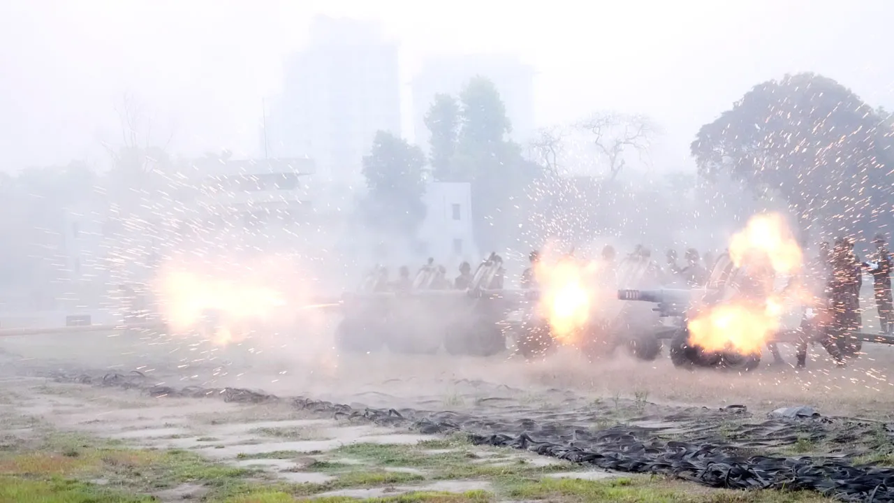 স্বাধীনতা দিবস উপলক্ষ্যে সেনাবাহিনীর ৩১ বার তোপধ্বনি প্রদর্শন