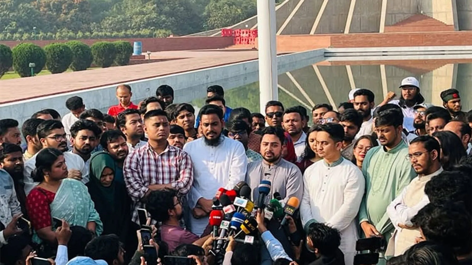 আমরা চব্বিশের অভ্যুত্থানকে ব্যর্থ দেখতে চাই না : নাহিদ ইসলাম