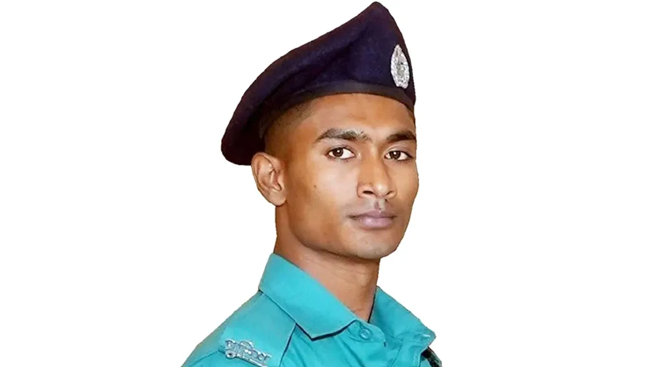 জুলাই অভ্যুত্থানে আলোচিত সেই কনস্টেবল রিয়াদ পাচ্ছেন রাষ্ট্রপতি পদক