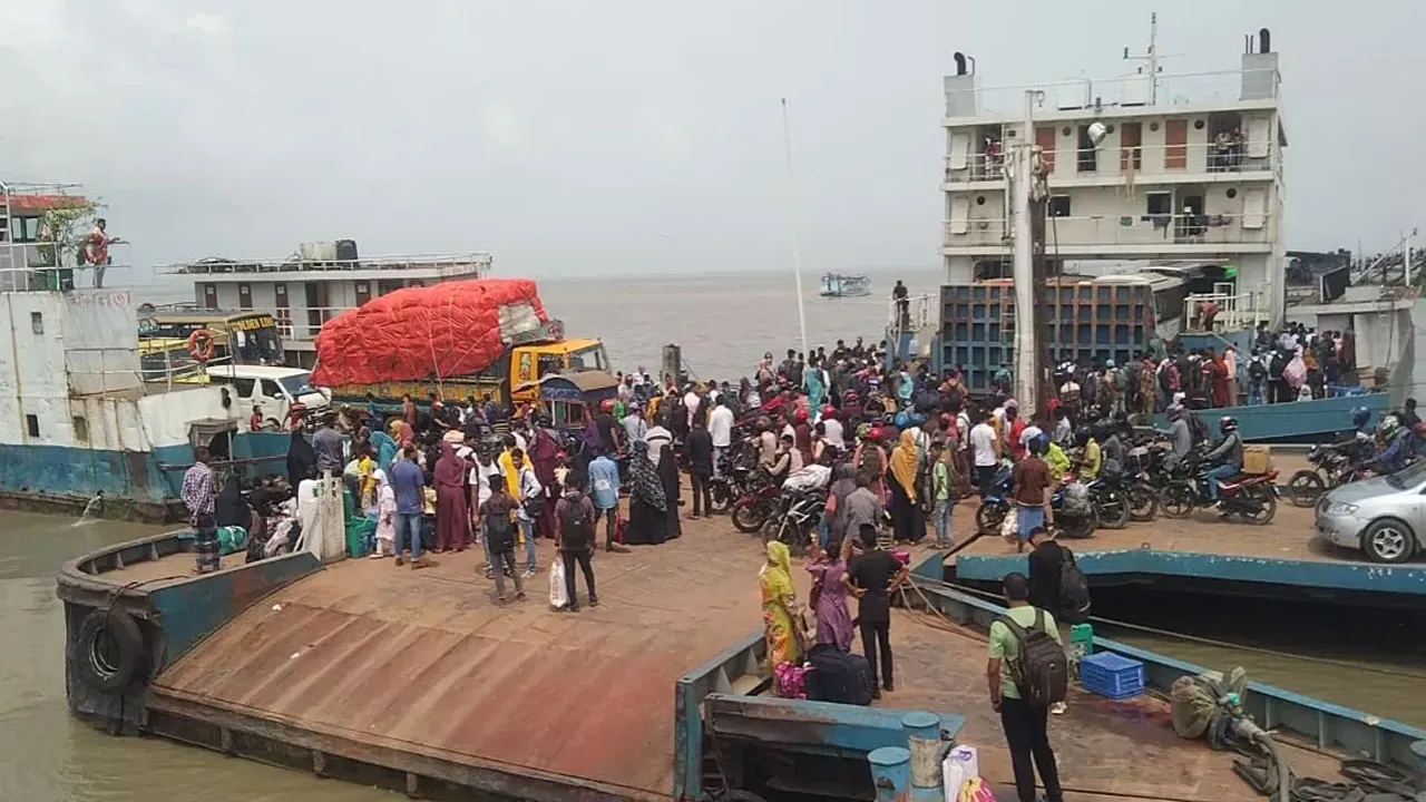 মানিকগঞ্জের পাটুরিয়া ঘাটে যাত্রীর ভিড় বাড়লেও নেই ভোগান্তি