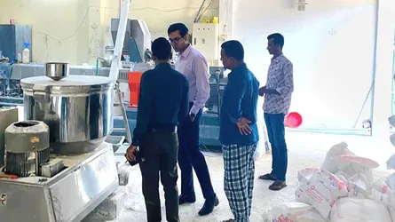 বিষাক্ত কেমিক্যাল ও রাসায়নিক রং দিয়ে তৈরি হচ্ছে চিপস
