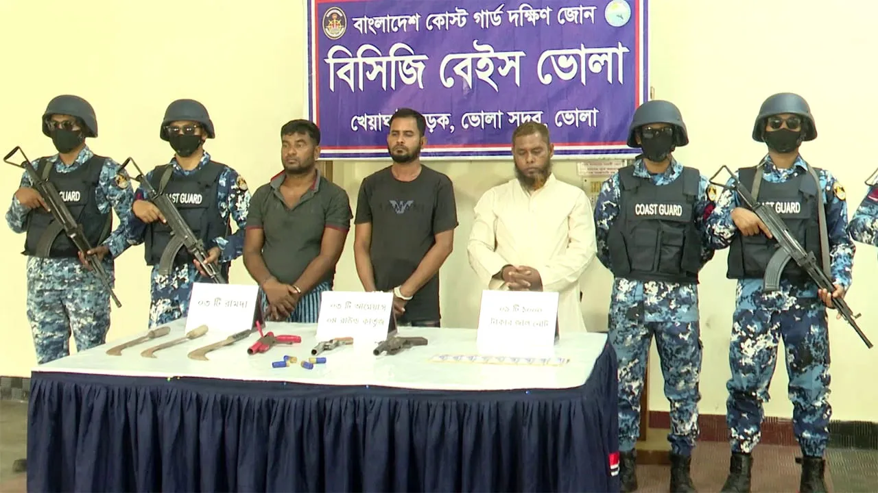 ভোলায় অস্ত্র ও জাল টাকাসহ ৩ ডাকাত আটক