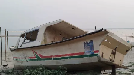 হরিরামপুরে অকেজো নৌ-অ্যাম্বুলেন্স, চিকিৎসাবঞ্চিত চরাঞ্চলের ৫০ হাজার মানুষ