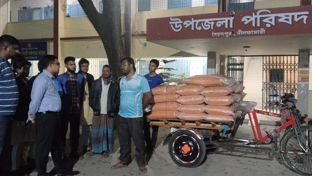 সৈয়দপুরে পাচারের সময় টিসিবির ৩০ বস্তা মসুর ডাল জব্দ