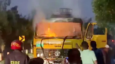 দেবীগঞ্জে সড়ক দুর্ঘটনায় শিশু নিহত, ট্রাকে আগুন দিলো বিক্ষুব্ধরা